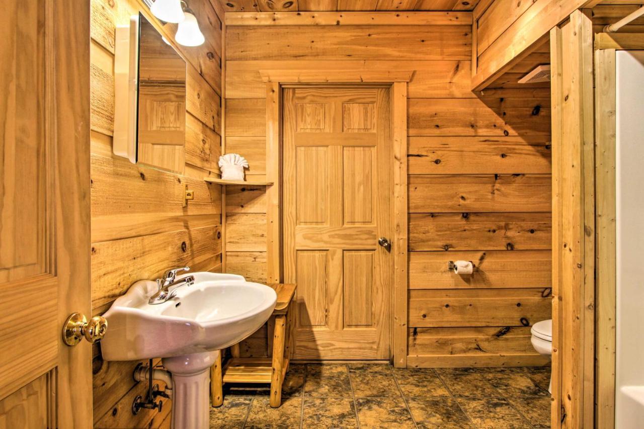Sevierville Sanctuary Hot Tub, Pool Table And Deck! المظهر الخارجي الصورة